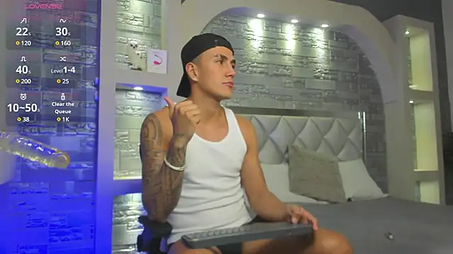 Snapshot of Aron_Bolt chatting on January 2025 01:24:01 PM Aron Bolt online show from January 2025 01:24:01 PM