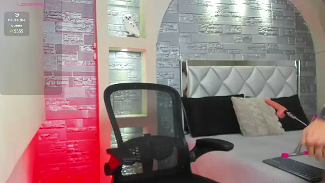 Snapshot of Aron_Bolt chatting on January 2025 02:42:02 PM Aron Bolt online show from January 2025 02:42:02 PM