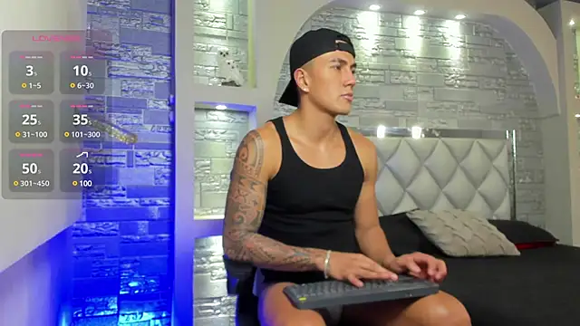 Snapshot of Aron_Bolt chatting on February 2025 03:09:02 PM Aron Bolt online show from February 2025 03:09:02 PM