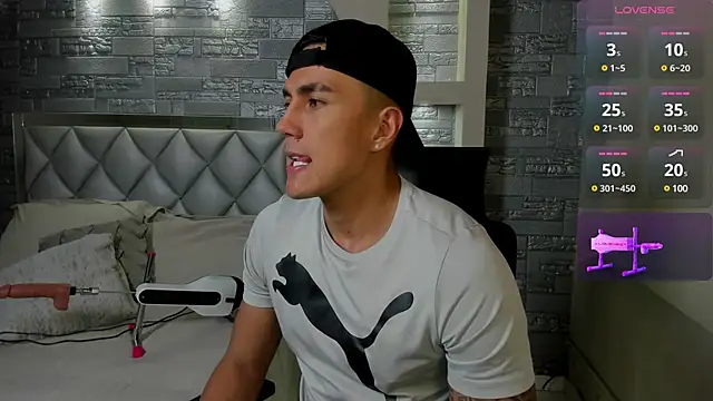 Snapshot of Aron_Bolt chatting on March 2025 01:58:02 AM Aron Bolt online show from March 2025 01:58:02 AM