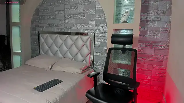 Snapshot of Aron_Bolt chatting on March 2025 03:44:02 AM Aron Bolt online show from March 2025 03:44:02 AM