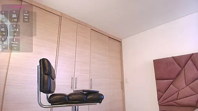 Snapshot of Aron_Bolt chatting on September 2025 08:23:01 PM Aron Bolt online show from September 2025 08:23:01 PM