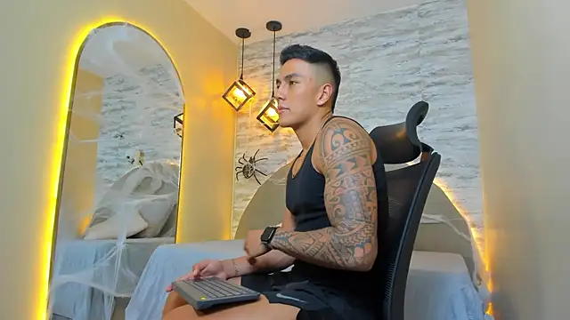 Snapshot of Aron_Bolt chatting on October 2025 09:15:01 PM Aron Bolt online show from October 2025 09:15:01 PM