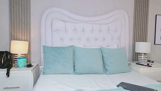 HazelMoret online show from February 2026 03:18:01 AM