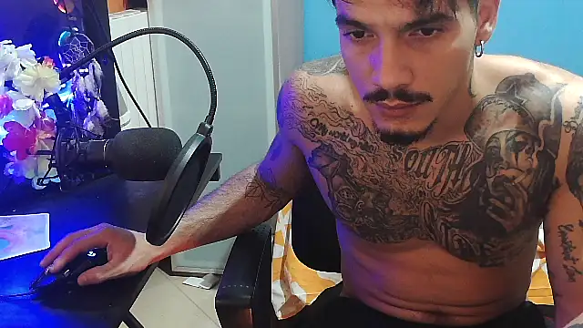 Snapshot of Badboyi1997 chatting on October 2025 01:03:02 AM Badboyi1997 online show from October 2025 01:03:02 AM