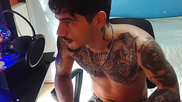 Snapshot of Badboyi1997 chatting on October 2025 02:08:01 PM Badboyi1997 online show from October 2025 02:08:01 PM