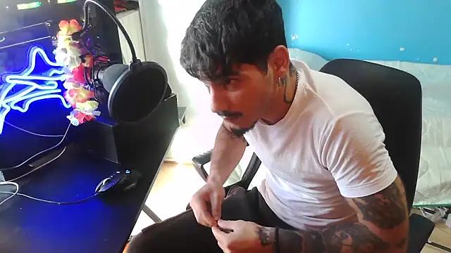 Snapshot of Badboyi1997 chatting on October 2025 03:01:01 PM Badboyi1997 online show from October 2025 03:01:01 PM