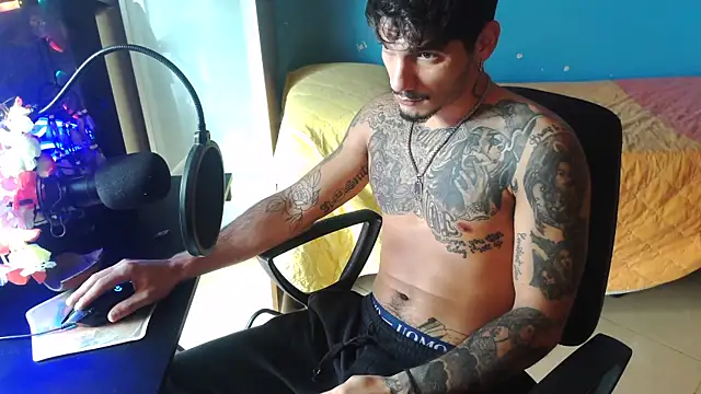 Snapshot of Badboyi1997 chatting on October 2025 11:21:02 AM Badboyi1997 online show from October 2025 11:21:02 AM