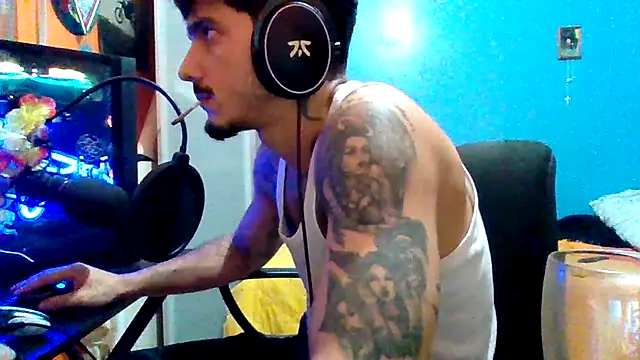 Snapshot of Badboyi1997 chatting on October 2025 01:17:01 AM Badboyi1997 online show from October 2025 01:17:01 AM