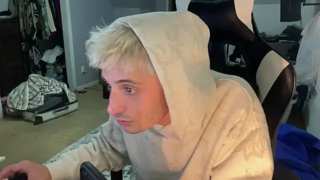 Snapshot of Dylansd chatting on December 2024 07:53:01 AM Dylansd online show from December 2024 07:53:01 AM