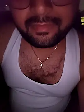 Snapshot of hardyloves chatting on December 2024 09:11:02 PM hardyloves online show from December 2024 09:11:02 PM