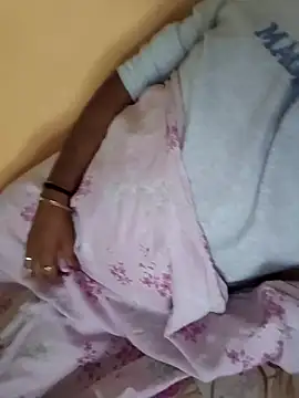 Snapshot of hardyloves chatting on December 2024 09:21:01 AM hardyloves online show from December 2024 09:21:01 AM