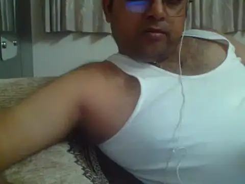 Snapshot of hardyloves chatting on January 2025 04:54:02 PM hardyloves online show from January 2025 04:54:02 PM