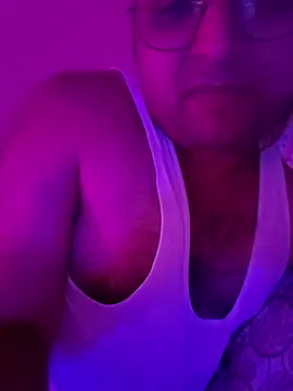 Snapshot of hardyloves chatting on January 2025 06:53:02 PM hardyloves online show from January 2025 06:53:02 PM