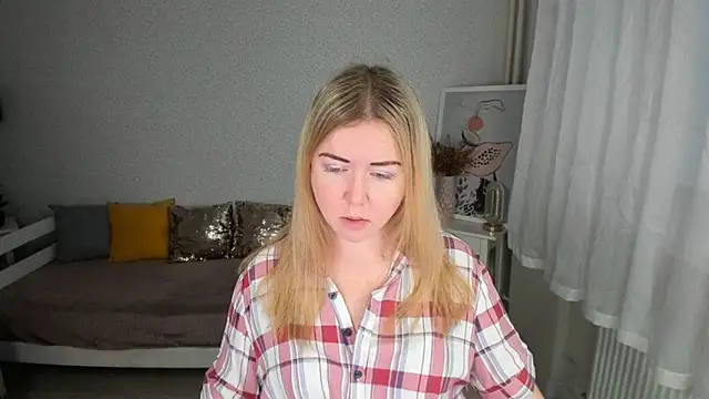 BettyBloom69 online show from December 2025 04:44:02 AM