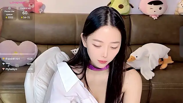 Yilin1999 online show from December 2024 11:47:01 PM