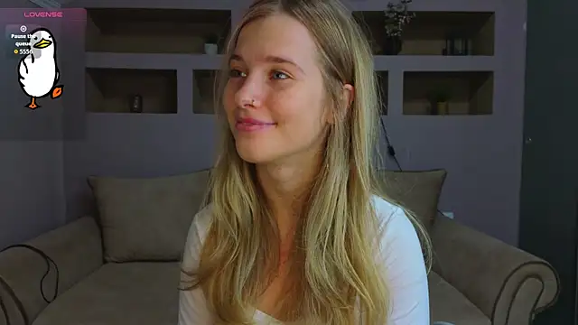 LinaCristonsen online show from November 2025 03:24:02 PM