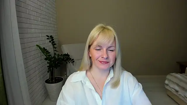 Alicee Gracee online show from February 2026 04:58:01 PM