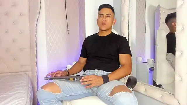 Snapshot of Lucii_fer_ chatting on February 2026 11:25:01 AM Lucii fer online show from February 2026 11:25:01 AM