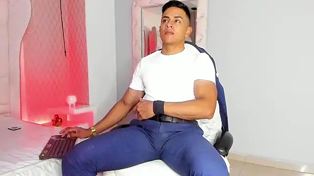 Snapshot of Lucii_fer_ chatting on February 2026 11:27:02 AM Lucii fer online show from February 2026 11:27:02 AM