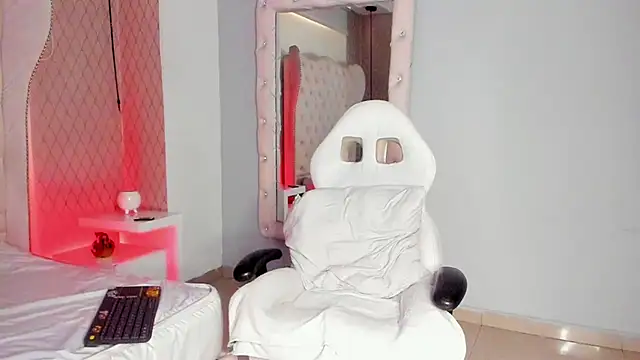 Snapshot of Lucii_fer_ chatting on February 2026 11:39:01 AM Lucii fer online show from February 2026 11:39:01 AM