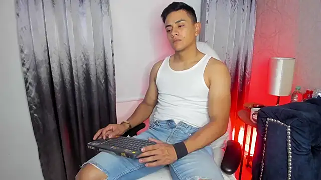 Snapshot of Lucii_fer_ chatting on February 2026 11:32:02 AM Lucii fer online show from February 2026 11:32:02 AM