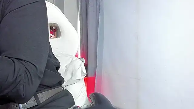 Snapshot of Lucii_fer_ chatting on March 2026 12:11:01 PM Lucii fer online show from March 2026 12:11:01 PM