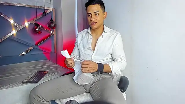 Snapshot of Lucii_fer_ chatting on March 2026 11:28:02 AM Lucii fer online show from March 2026 11:28:02 AM