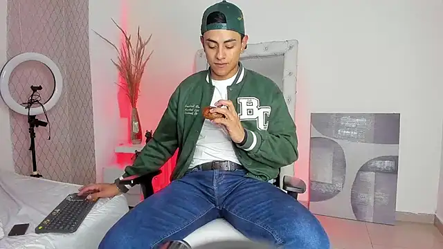 Lucii fer  online show from April 2026 11:59:02 AM