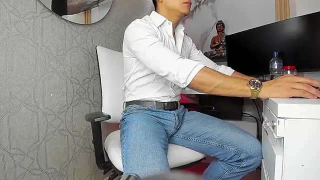 Lucii fer  online show from May 2026 11:36:01 AM