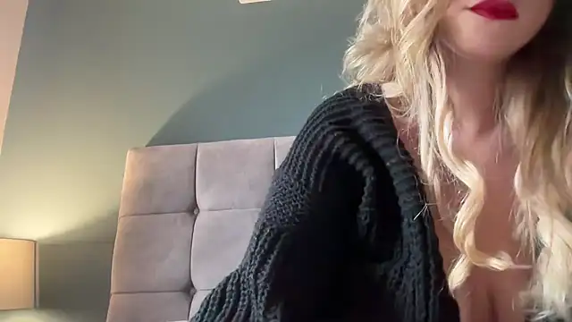 Snapshot of LustfulLuna_ chatting on February 2025 11:56:01 AM LustfulLuna online show from February 2025 11:56:01 AM