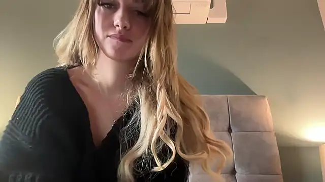 Snapshot of LustfulLuna_ chatting on February 2025 12:28:01 PM LustfulLuna online show from February 2025 12:28:01 PM