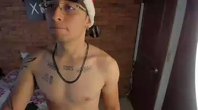 Snapshot of Dereck_Dickson chatting on December 2024 05:42:01 PM Dereck Dickson online show from December 2024 05:42:01 PM