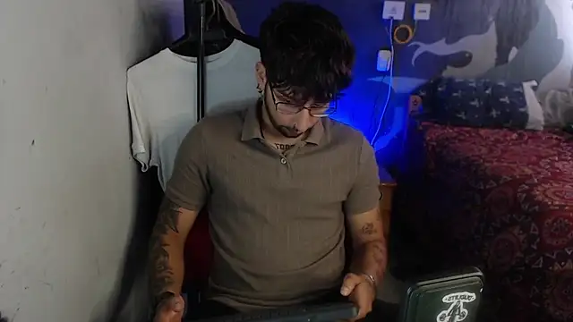 Snapshot of Dereck_Dickson chatting on November 2025 04:11:01 AM Dereck Dickson online show from November 2025 04:11:01 AM