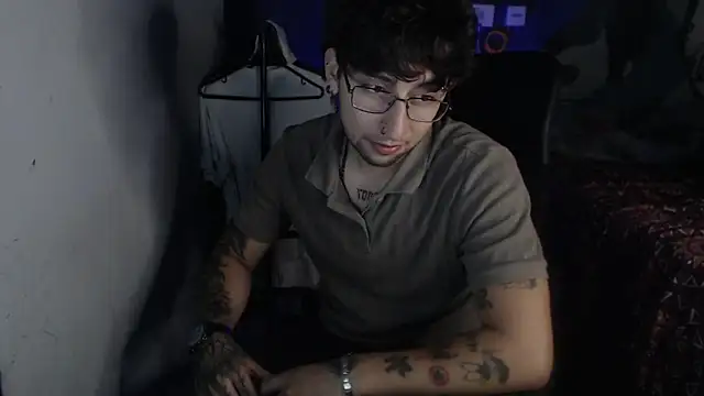 Snapshot of Dereck_Dickson chatting on December 2025 11:02:01 PM Dereck Dickson online show from December 2025 11:02:01 PM