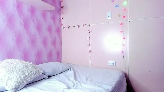Snapshot of MarieMyller chatting on December 2024 03:00:02 AM MarieMyller online show from December 2024 03:00:02 AM