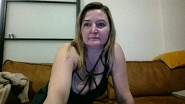 Snapshot of CoupleKitty chatting on February 2025 07:49:01 PM CoupleKitty online show from February 2025 07:49:01 PM