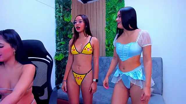 Snapshot of Couples_Wallen chatting on March 2026 01:16:02 PM Couples Wallen online show from March 2026 01:16:02 PM