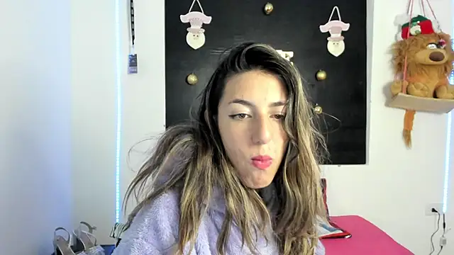 queen-natty online show from December 2024 03:43:01 AM