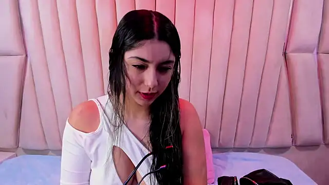 Snapshot of Lucy_Anall_ chatting on December 2025 10:26:02 PM Lucy Anall online show from December 2025 10:26:02 PM