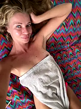 Snapshot of -OliWow- chatting on December 2025 08:42:02 AM -OliWow- online show from December 2025 08:42:02 AM