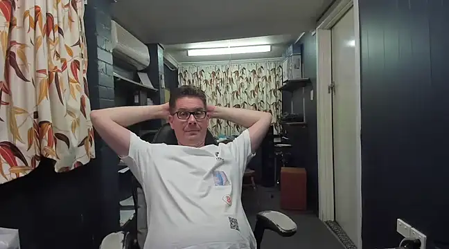 Snapshot of tilobinder chatting on December 2024 06:27:02 PM tilobinder online show from December 2024 06:27:02 PM