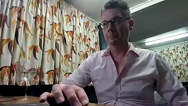 Snapshot of tilobinder chatting on December 2024 01:16:02 PM tilobinder online show from December 2024 01:16:02 PM