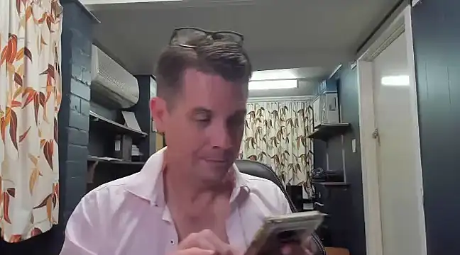 Snapshot of tilobinder chatting on December 2024 04:20:02 PM tilobinder online show from December 2024 04:20:02 PM