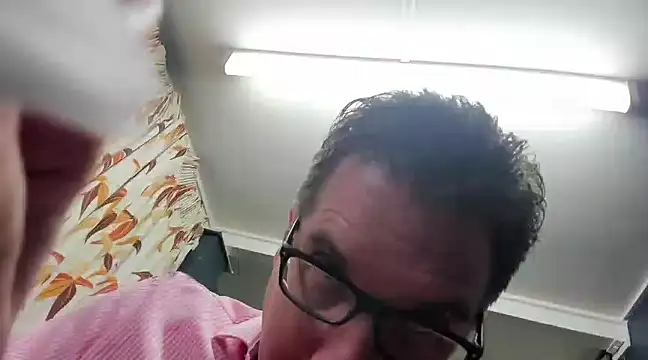 Snapshot of tilobinder chatting on January 2025 12:52:01 PM tilobinder online show from January 2025 12:52:01 PM