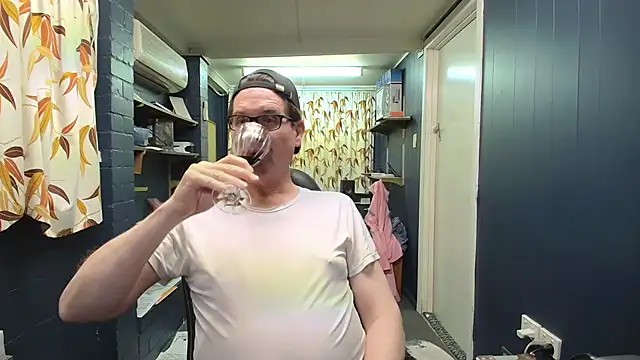 Snapshot of tilobinder chatting on September 2025 01:44:02 PM tilobinder online show from September 2025 01:44:02 PM