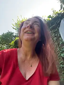 LouiseTswing online show from April 2026 12:25:02 PM