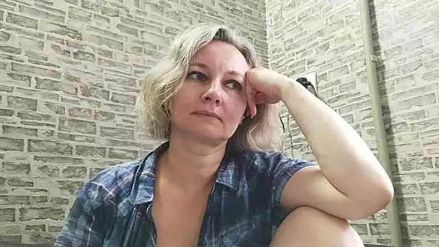 Snapshot of EdithManning chatting on January 2025 09:13:02 AM EdithManning online show from January 2025 09:13:02 AM