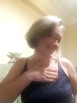 Snapshot of EdithManning chatting on February 2025 07:10:02 PM EdithManning online show from February 2025 07:10:02 PM