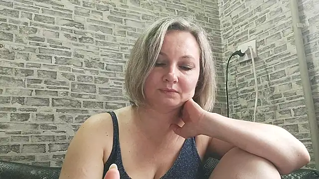 Snapshot of EdithManning chatting on March 2025 09:31:02 AM EdithManning online show from March 2025 09:31:02 AM